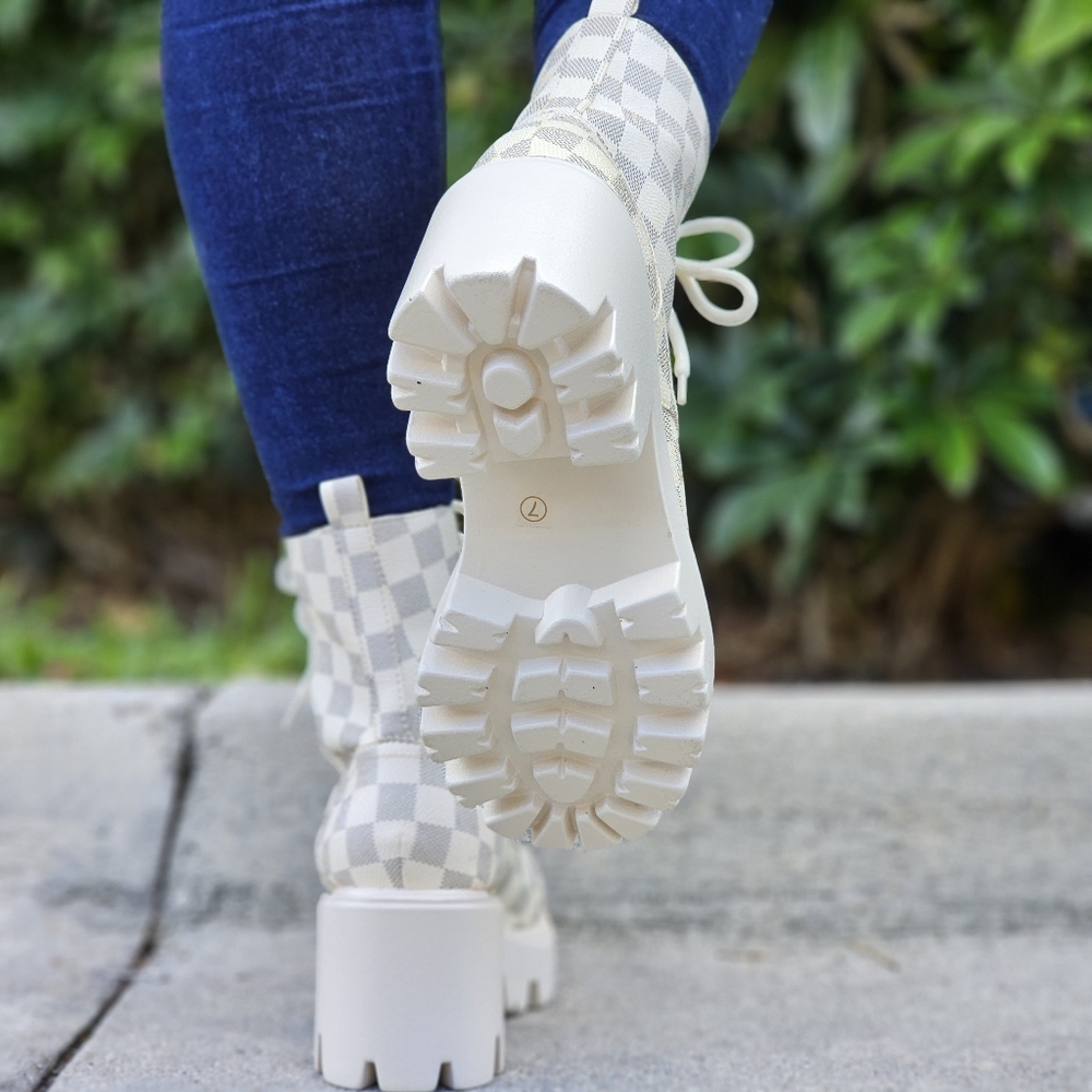 Womens Checkered Lace Up Block Heel Boots - Picture 6 of 6